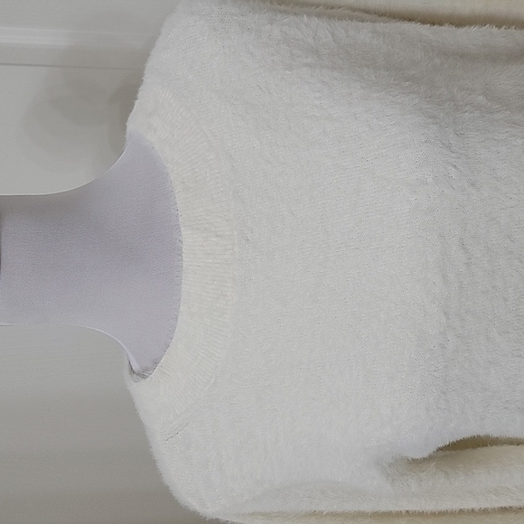 Banana Republic Size XS Ivory Long Sleeve Short (not Crop) Super Soft Sweater - Picture 2 of 11